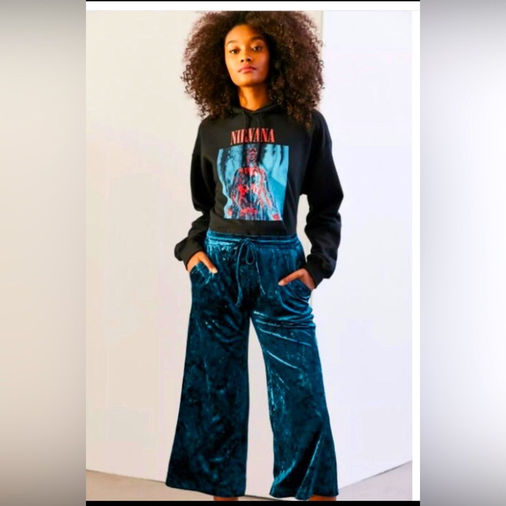 UO Crushed Velvet Culottes Pant in Black